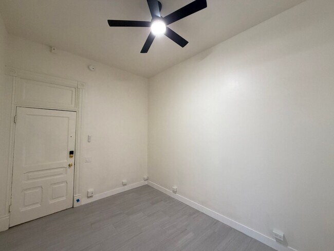 Foto del edificio - Live Downtown! Newly Updated Historic Studio Available Now