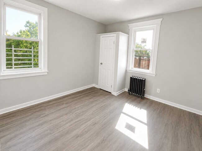 Foto del edificio - 233 Littleton Ave