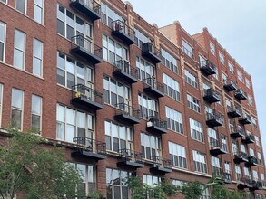 Building Photo - 1500 W Monroe St