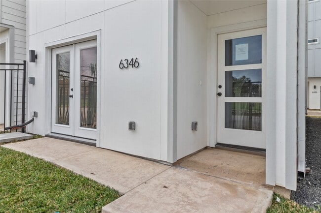 Building Photo - 6346 Culberson St