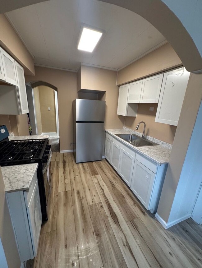 Building Photo - Beautifully renovated 2 bedroom ranch!
