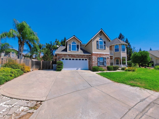 Building Photo - Elegant 4 Bedroom Home w/ Upstairs Loft Mo...