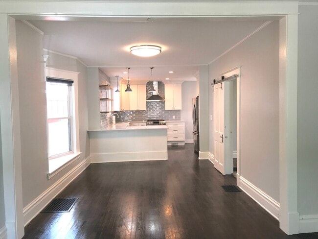 Foto del edificio - 622 Gladstone Dr SE