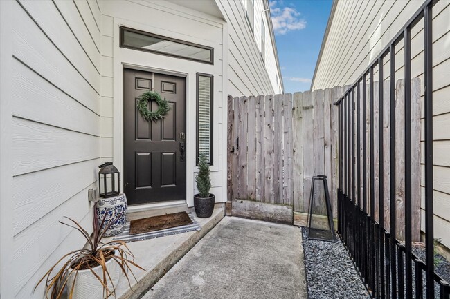 Foto del edificio - 1144 W 24th St