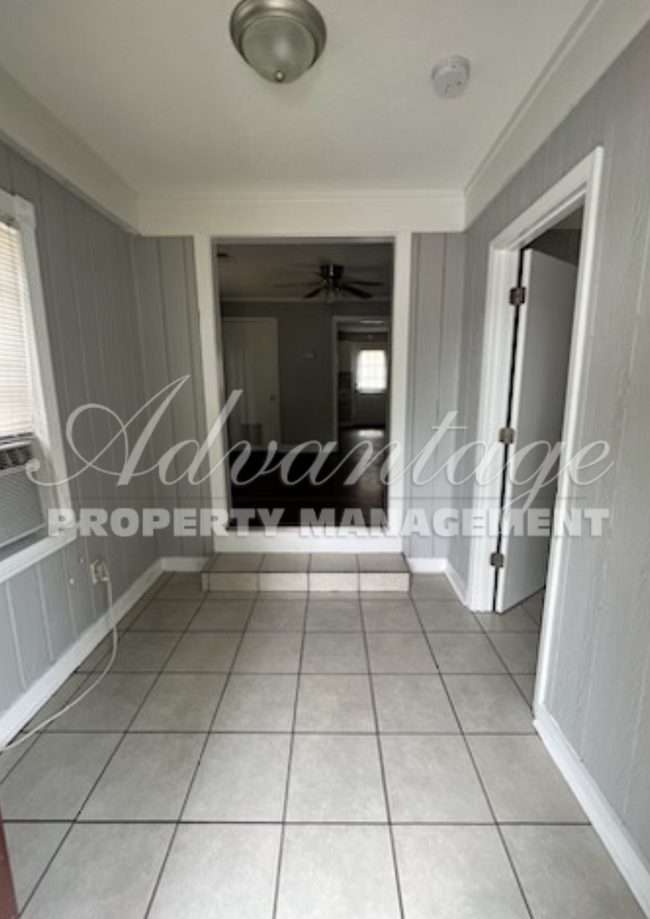 Building Photo - Very Nice Newly Rehabbed Duplex