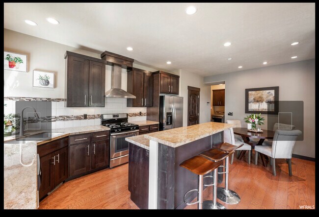 Kitchen/Dining Table - 822 E Olivia Ct