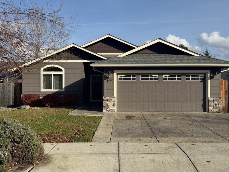 Foto principal - 1575 SW Yucca Dr