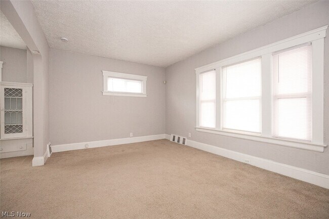 Foto del edificio - 4953 E 106th St