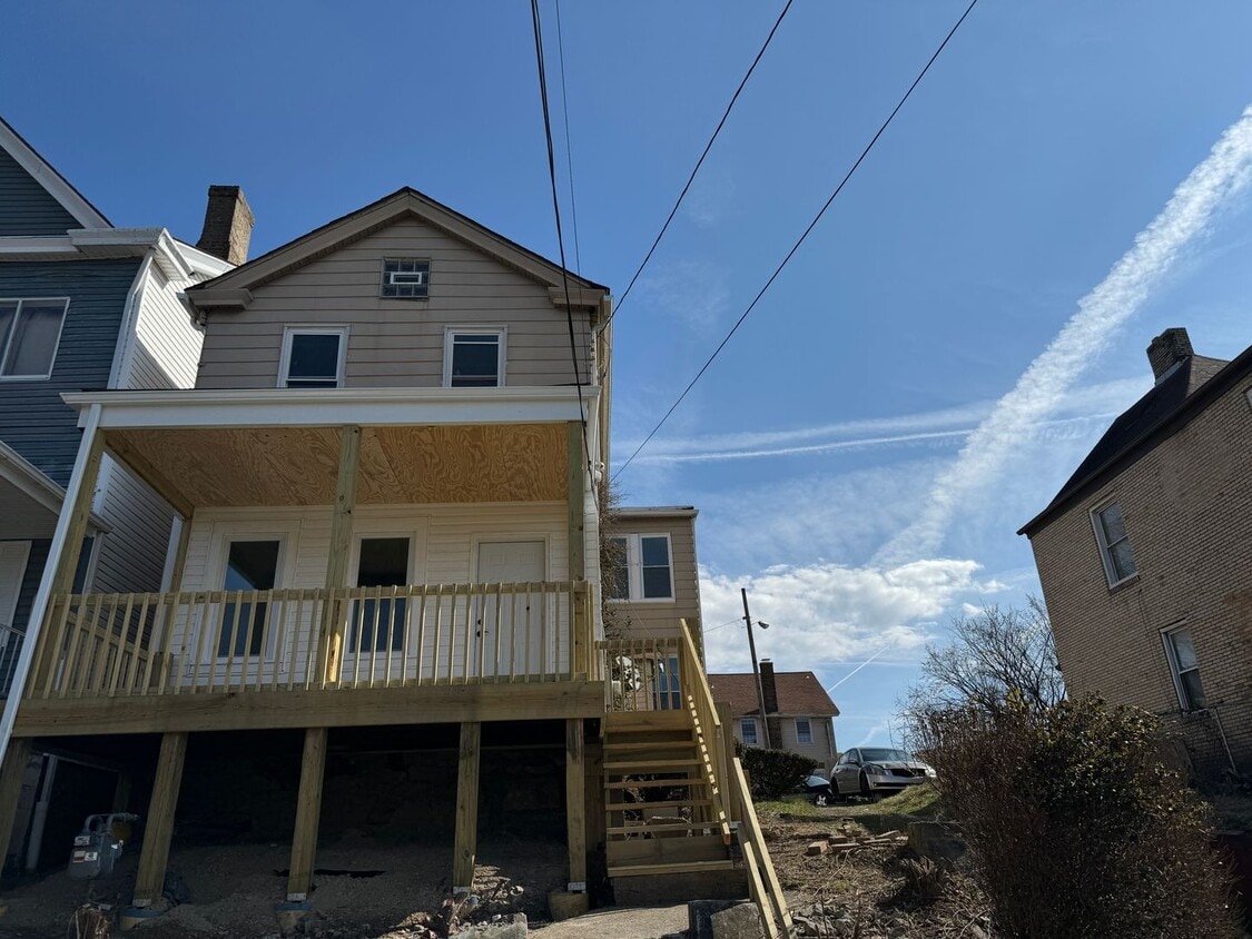 4 BEDROOM HOME AVAILABLE NOW!! - 4 BEDROOM HOME AVAILABLE NOW!!