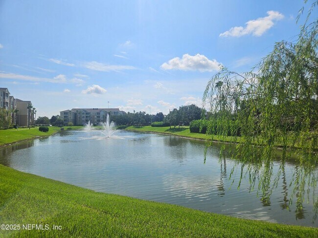 Foto del edificio - 7801 Point Meadows Dr