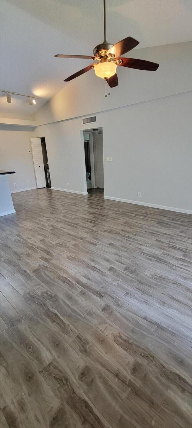 Building Photo - 611 Lyons Rd