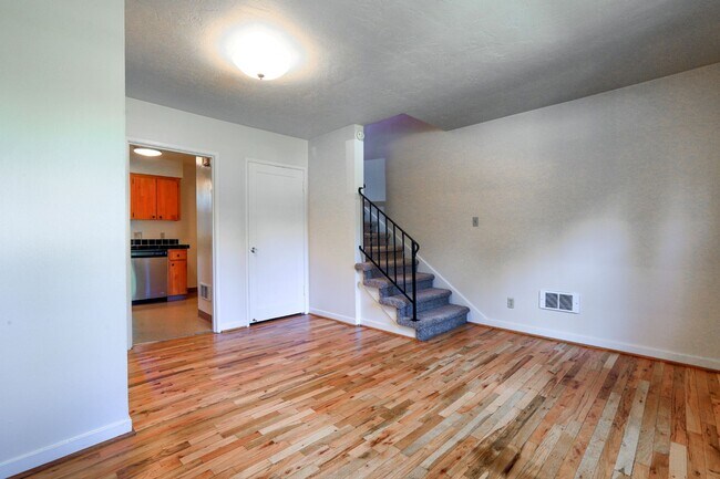 Building Photo - Timeless 1 Bedroom Mid-Century Townhouse!