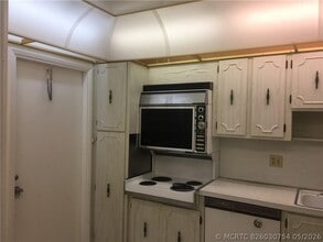 Building Photo - 2851 S Palm Aire Dr