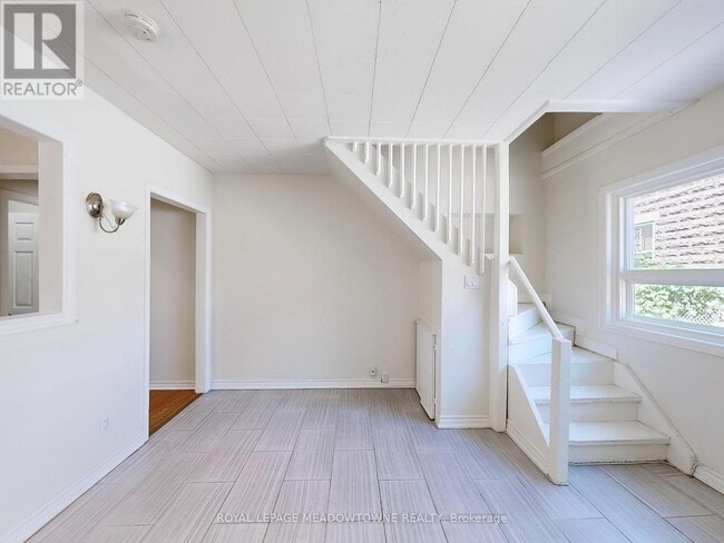 Building Photo - 12 Wesleyan St