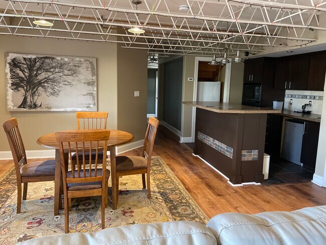 Foto del edificio - 421 Senter Dr