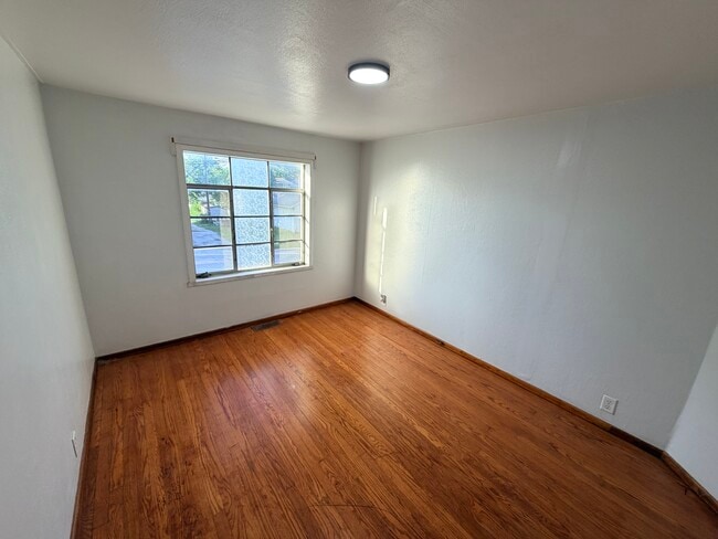 Building Photo - 814 W Highland Ave