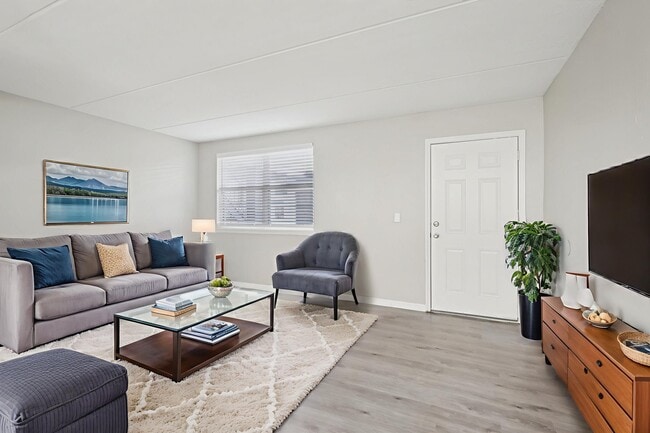 Building Photo - Serenity Lake Apartments