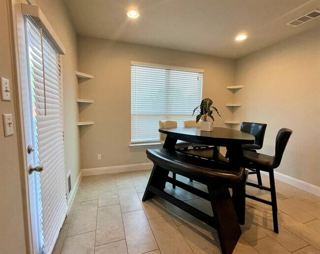 Foto del edificio - 1036 Chad Lp