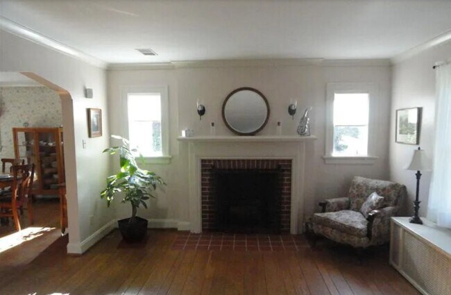 Foto del edificio - Beautiful 3-Bedroom, 1.5-Bath Home on a La...