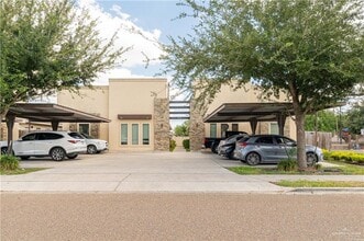 Building Photo - 15 Upas Dr