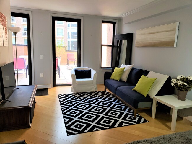 Living Room - 616 E St NW