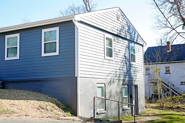 Building Photo - 502 Stonehenge Ave