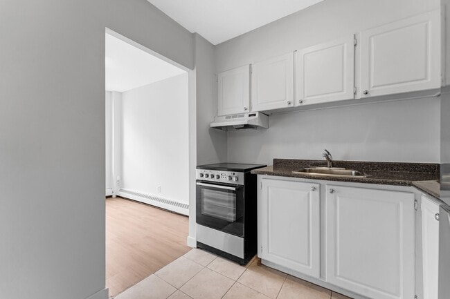 Building Photo - 145 York St