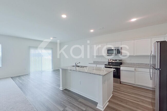 Foto del edificio - 677 Castillo Dr