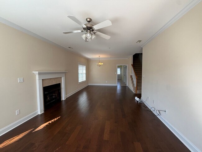 Building Photo - Well-Maintained Home in Convenient Madison Location