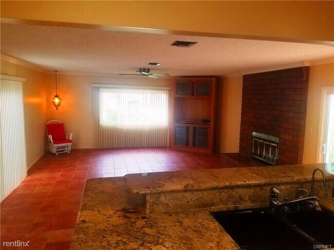 Building Photo - 3 br, 2 bath House - 6564 Cleomoore Ave