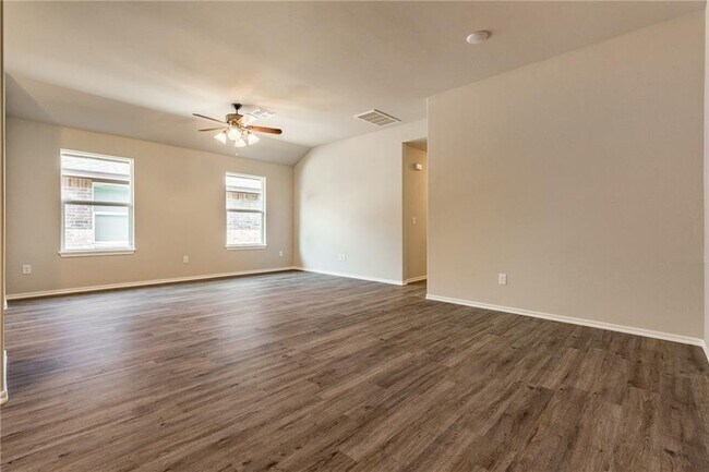 Building Photo - 400 Chalk Hill Ct