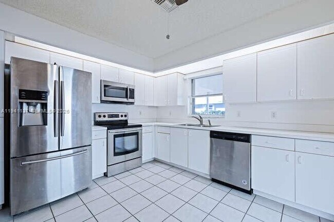 Foto del edificio - 642 SE 22nd Dr