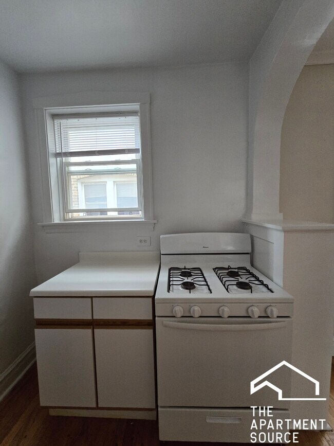 Building Photo - 4107 N Sacramento Ave
