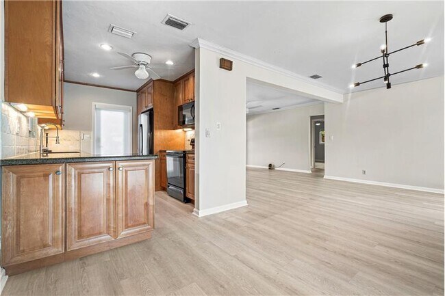 Building Photo - 1900 NE 19th St