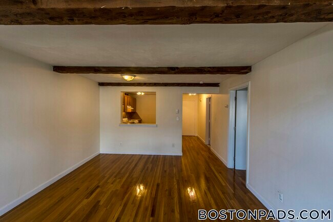 Foto del edificio - 1799 Centre St