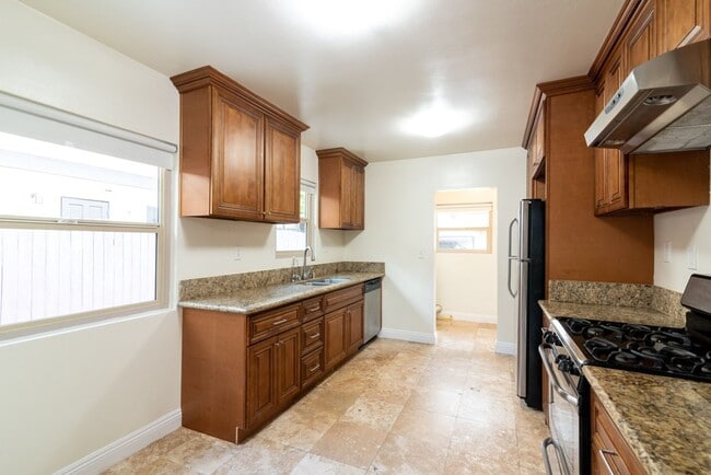 Building Photo - Chester Duplex