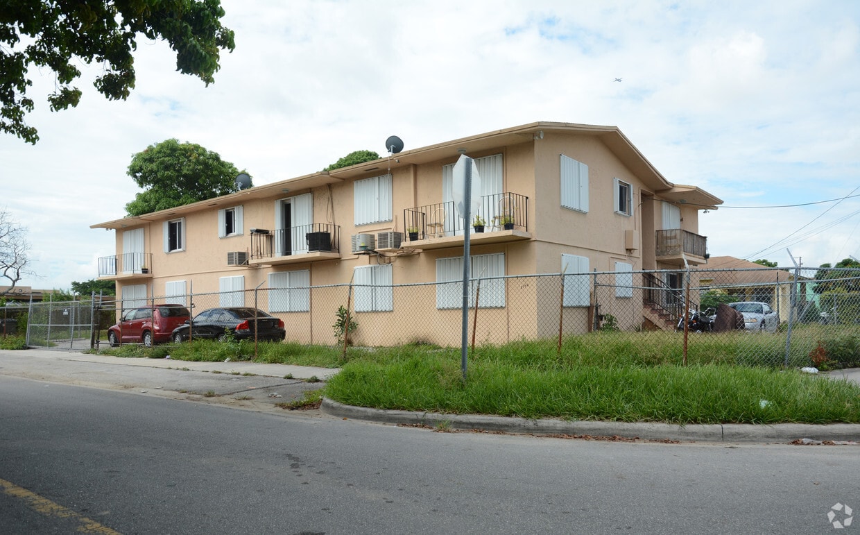 Building Photo - 3190 NW 21st Ave