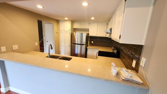 Building Photo - 1381 Pinehurst Square