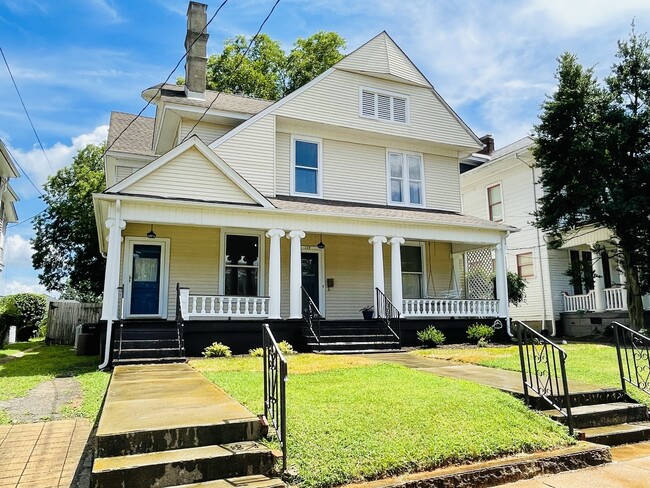 Beautiful Victorian House - 339 W Main St