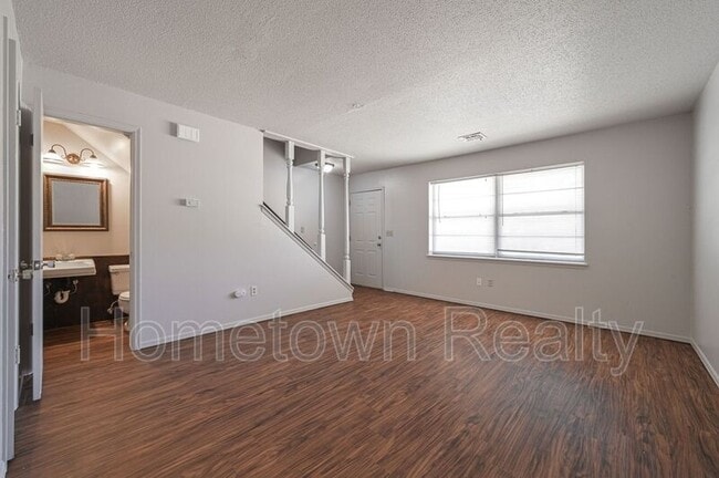Building Photo - 2610 Elwood Dr
