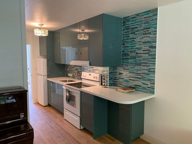 Foto del edificio - Fully Furnished. Updated. Waikiki (No parking)