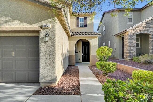 Foto del edificio - Charming 3-Bedroom Two-Story Home in Gated...