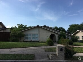 Building Photo - 1413 Glouchester Dr