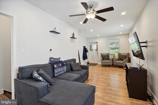 Foto del edificio - 663 Columbus St