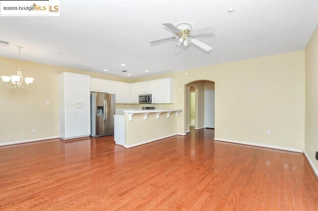 Building Photo - 935 Centennial Dr