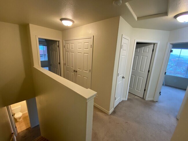 Foto del edificio - Fantastic Views From This Three Bedroom Townhome