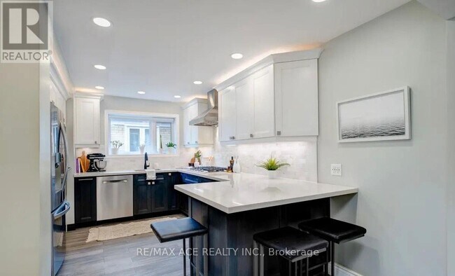 Building Photo - 47 Montvale Dr