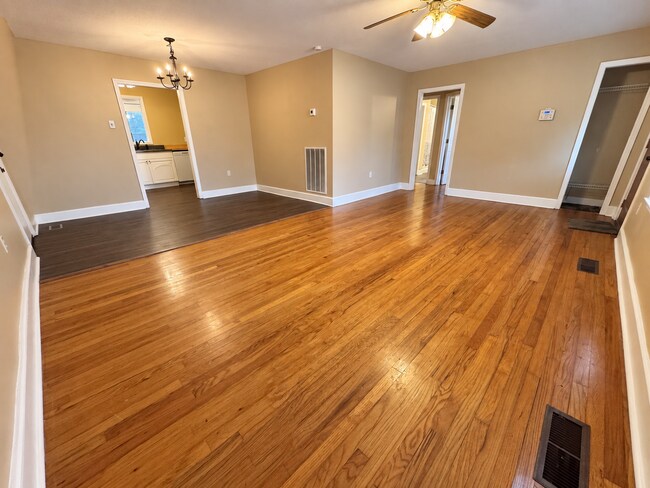 Foto del edificio - 1205 Fairway Dr SW