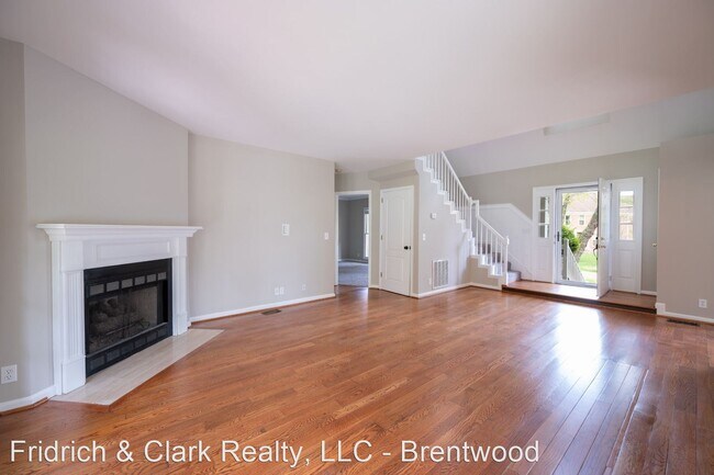 Building Photo - 3 br, 2.5 bath House - 609 S Riverbend Ct