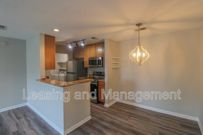 Foto del edificio - 271 Alexandra Dr